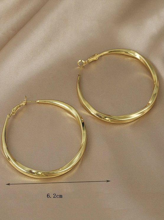 Basic Betty Hoop Earrings